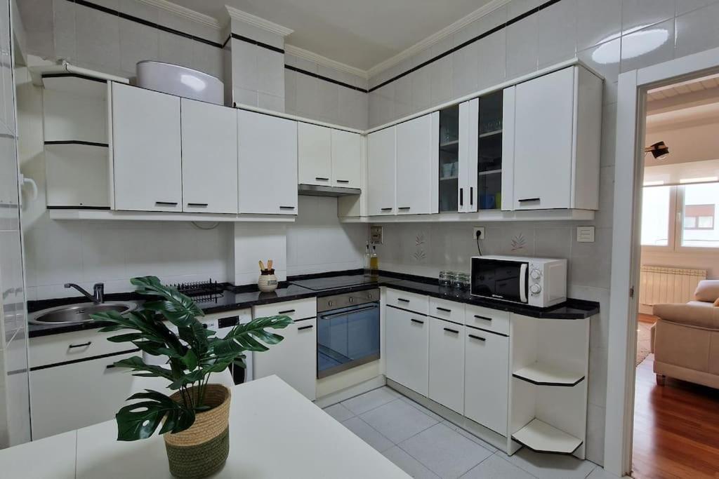 Cozy Apartment In The City Center By Aloha Bilbao Bagian luar foto