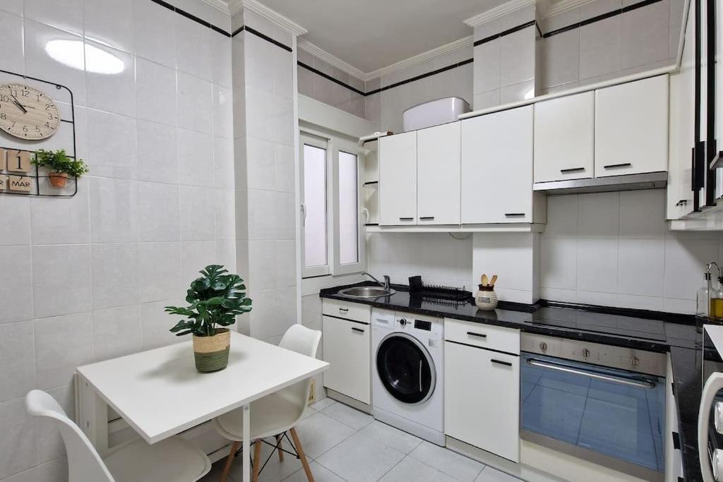 Cozy Apartment In The City Center By Aloha Bilbao Bagian luar foto