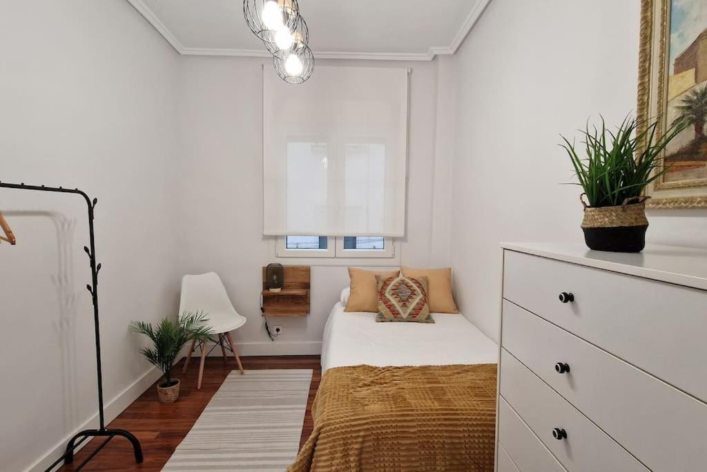 Cozy Apartment In The City Center By Aloha Bilbao Bagian luar foto