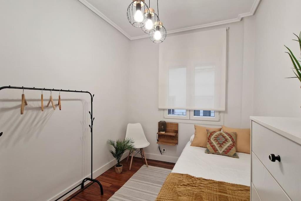 Cozy Apartment In The City Center By Aloha Bilbao Bagian luar foto